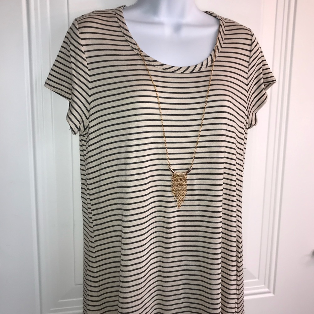 🔴 4/$15 Forever Rose striped ss dress with attached necklace in size Jrs XL NWT - Picture 3 of 11